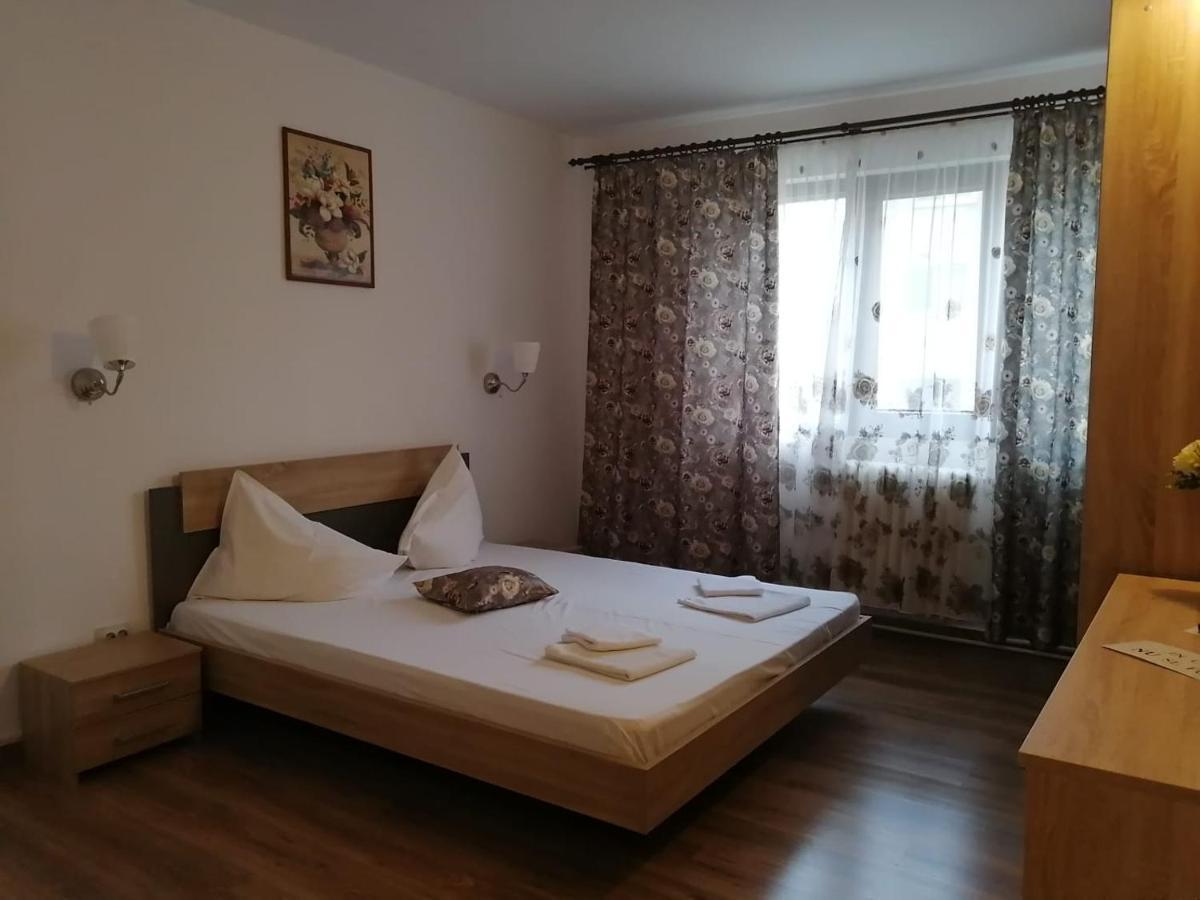 Hotel Dacor Orăştie Kültér fotó