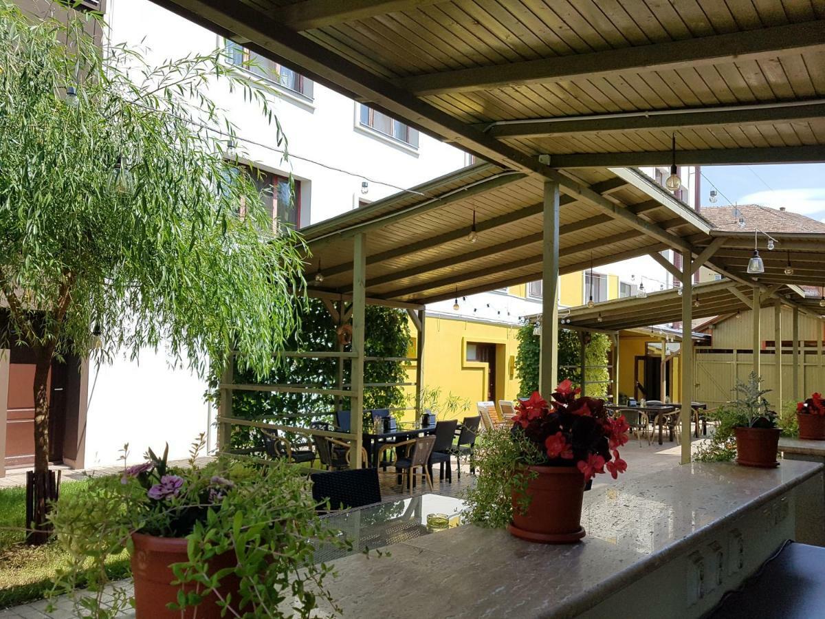 Hotel Dacor Orăştie Kültér fotó